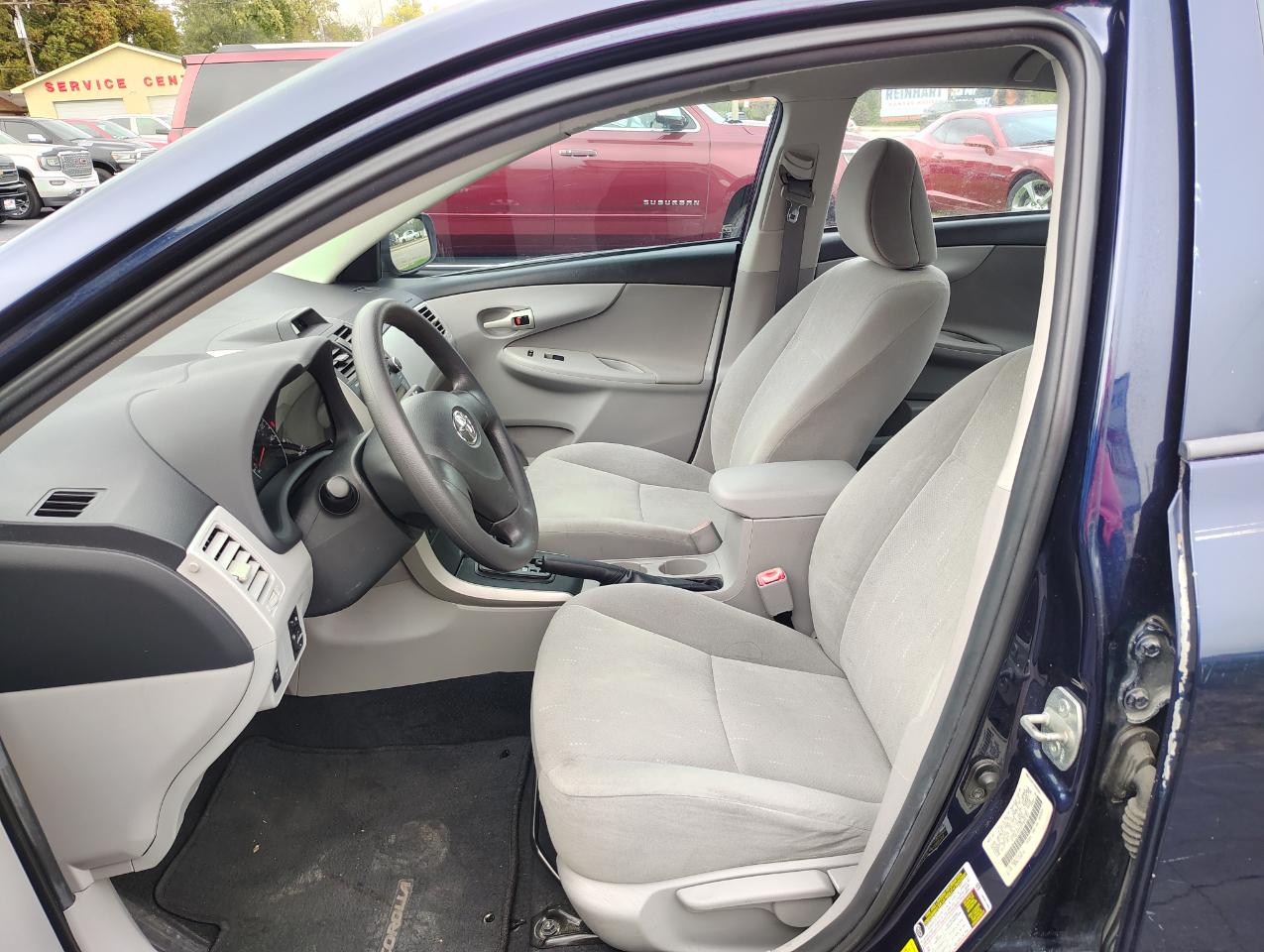 Toyota Corolla L 4-Speed AT 2012