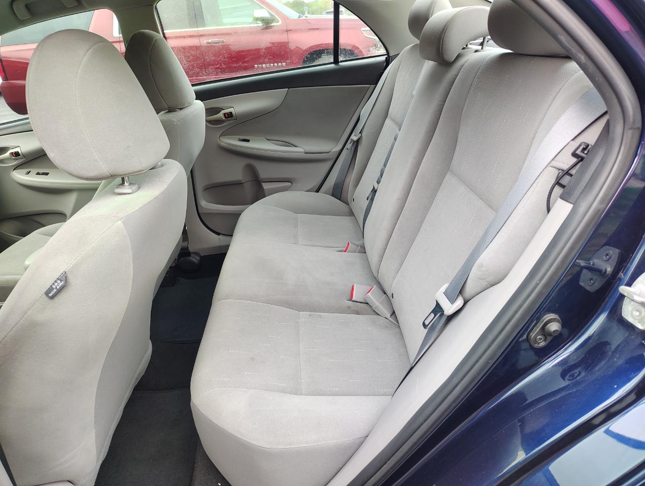Toyota Corolla L 4-Speed AT 2012