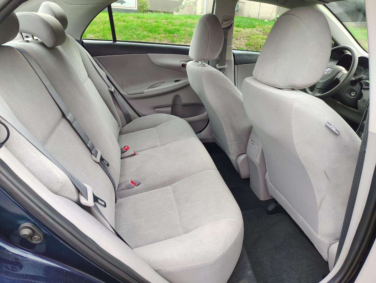 Toyota Corolla L 4-Speed AT 2012