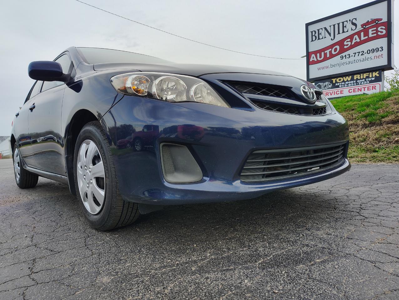 Toyota Corolla L 4-Speed AT 2012