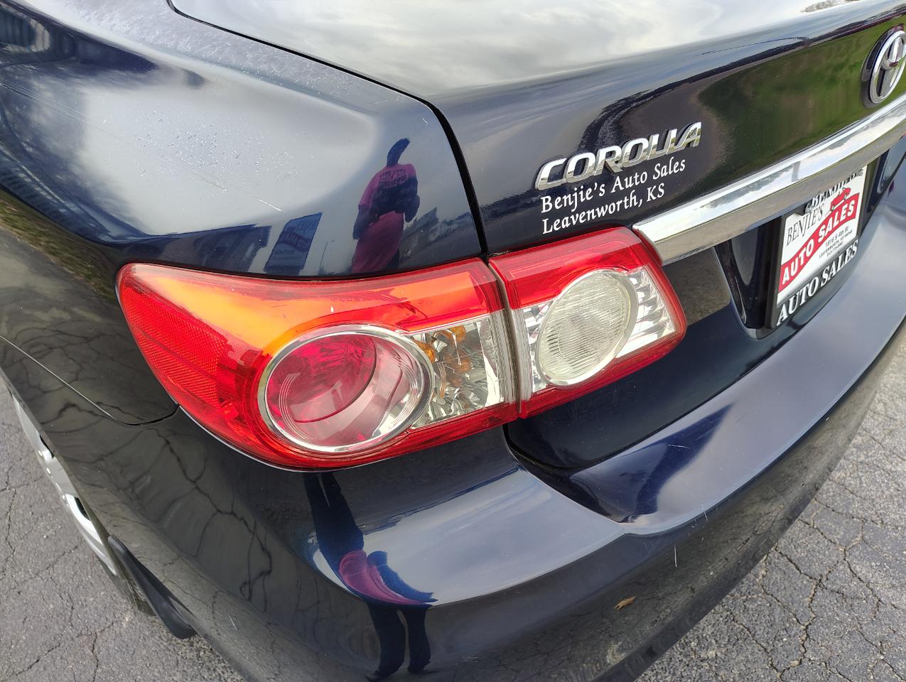 Toyota Corolla L 4-Speed AT 2012