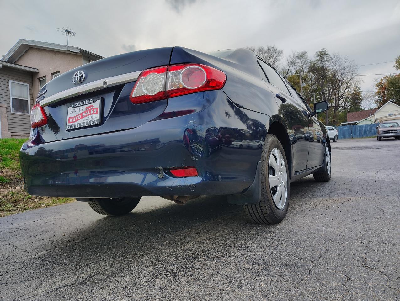 Toyota Corolla L 4-Speed AT 2012