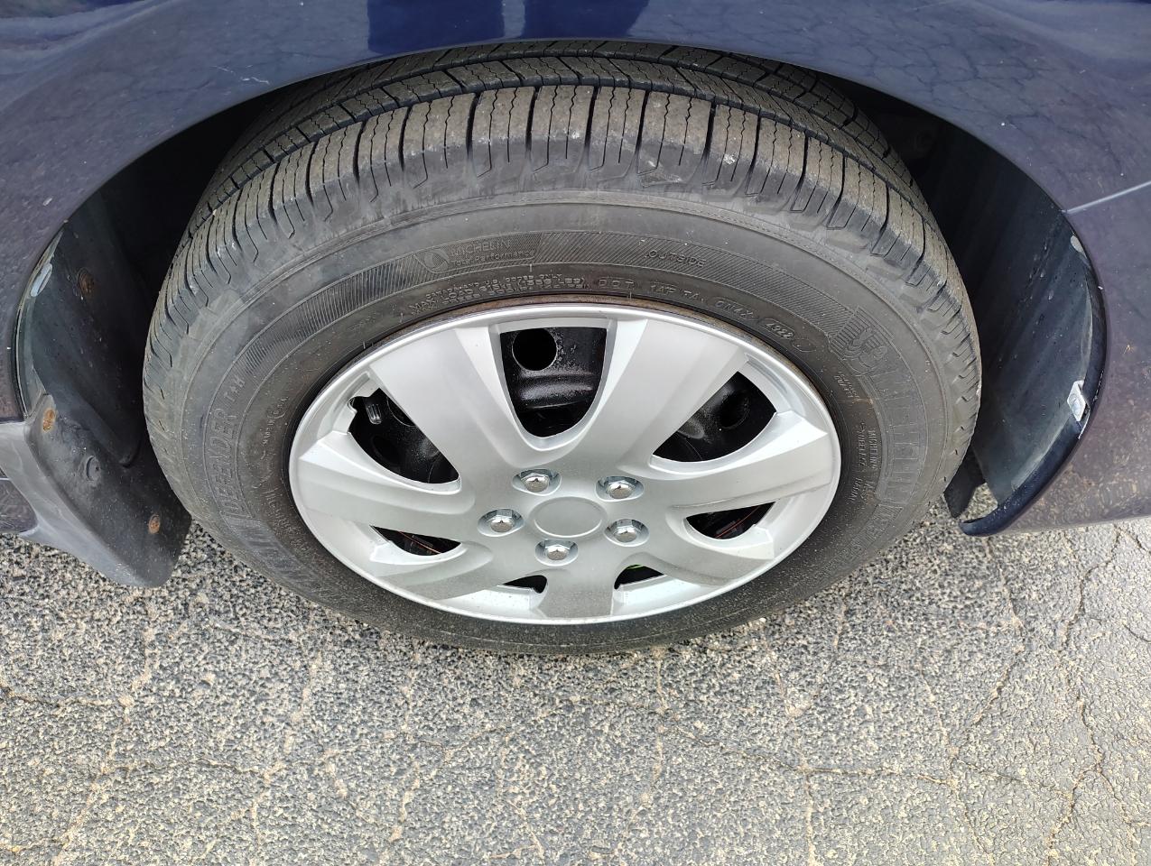 Toyota Corolla L 4-Speed AT 2012
