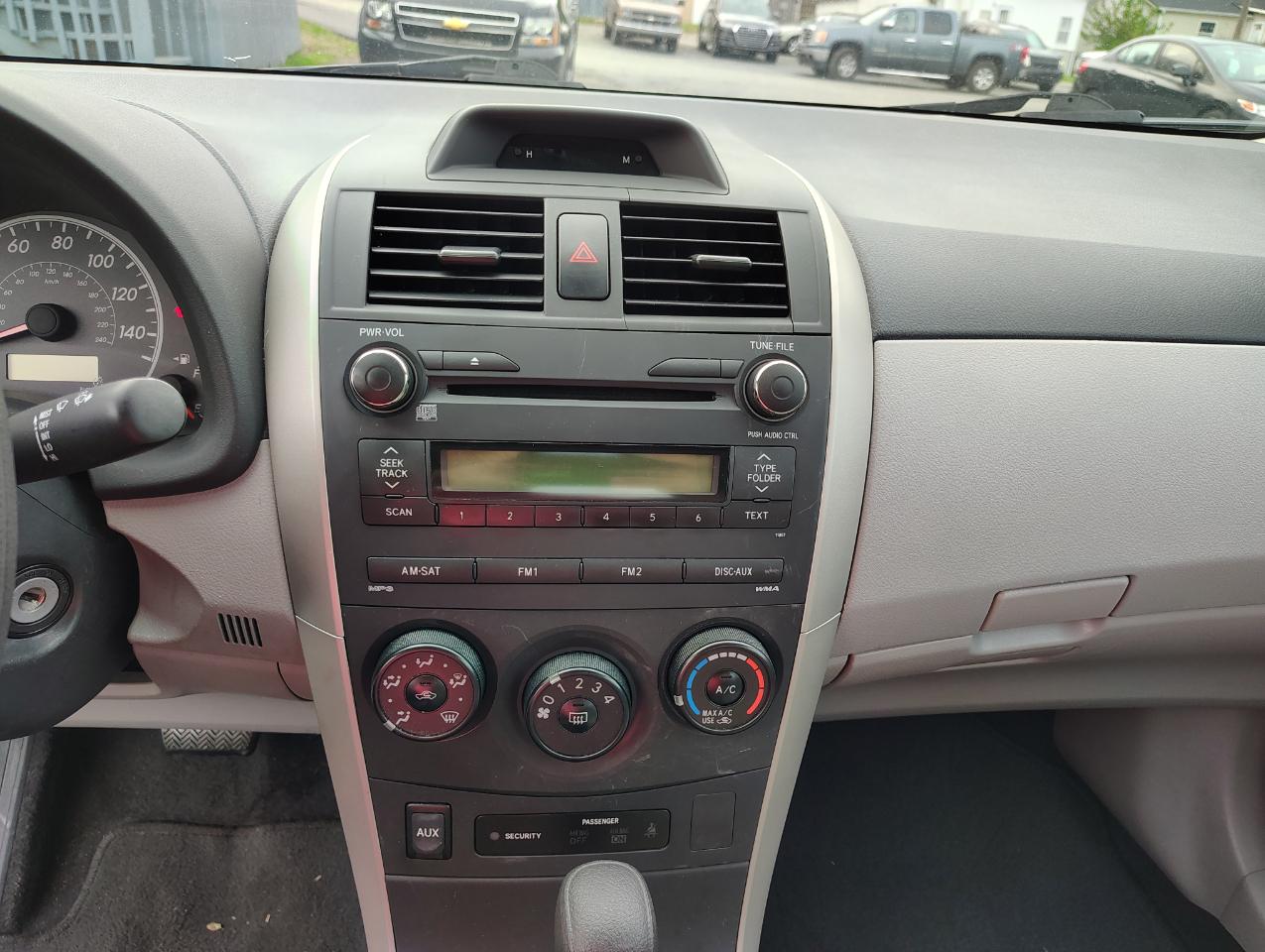 Toyota Corolla L 4-Speed AT 2012