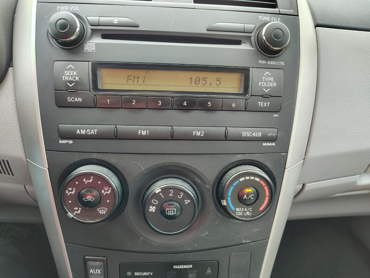 Toyota Corolla L 4-Speed AT 2012