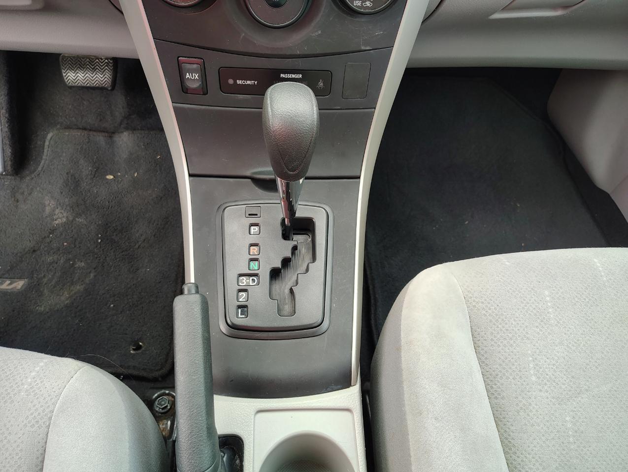 Toyota Corolla L 4-Speed AT 2012