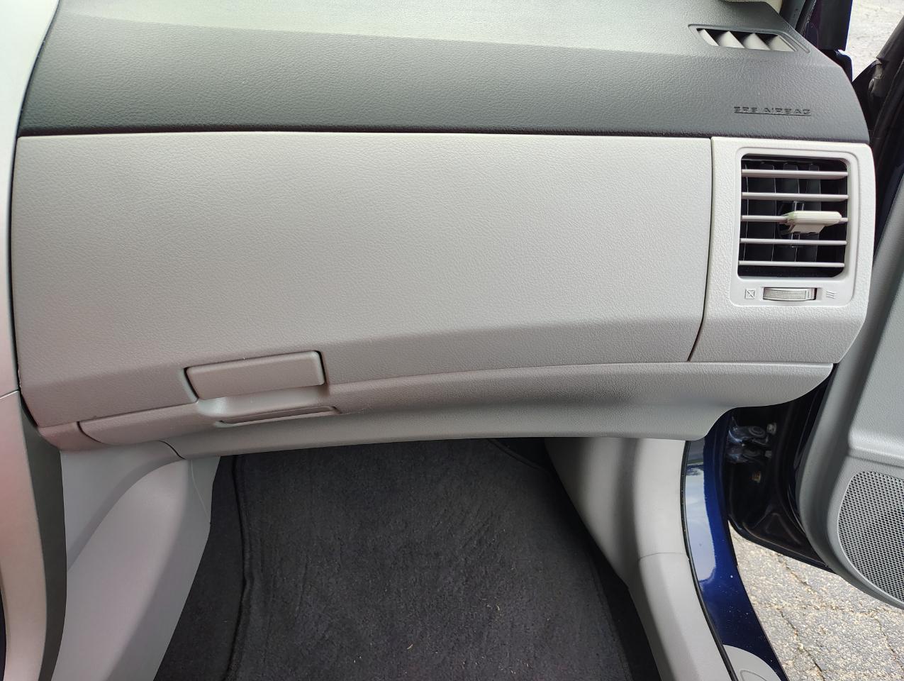 Toyota Corolla L 4-Speed AT 2012