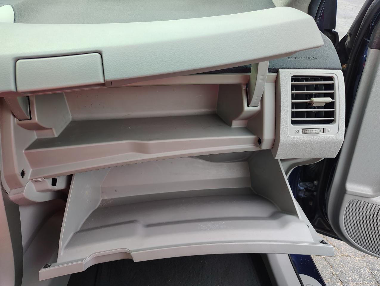 Toyota Corolla L 4-Speed AT 2012