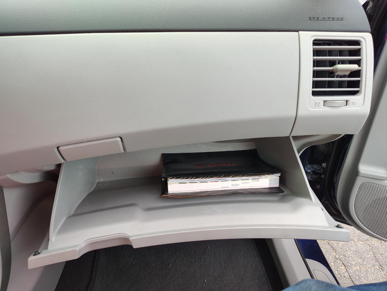 Toyota Corolla L 4-Speed AT 2012