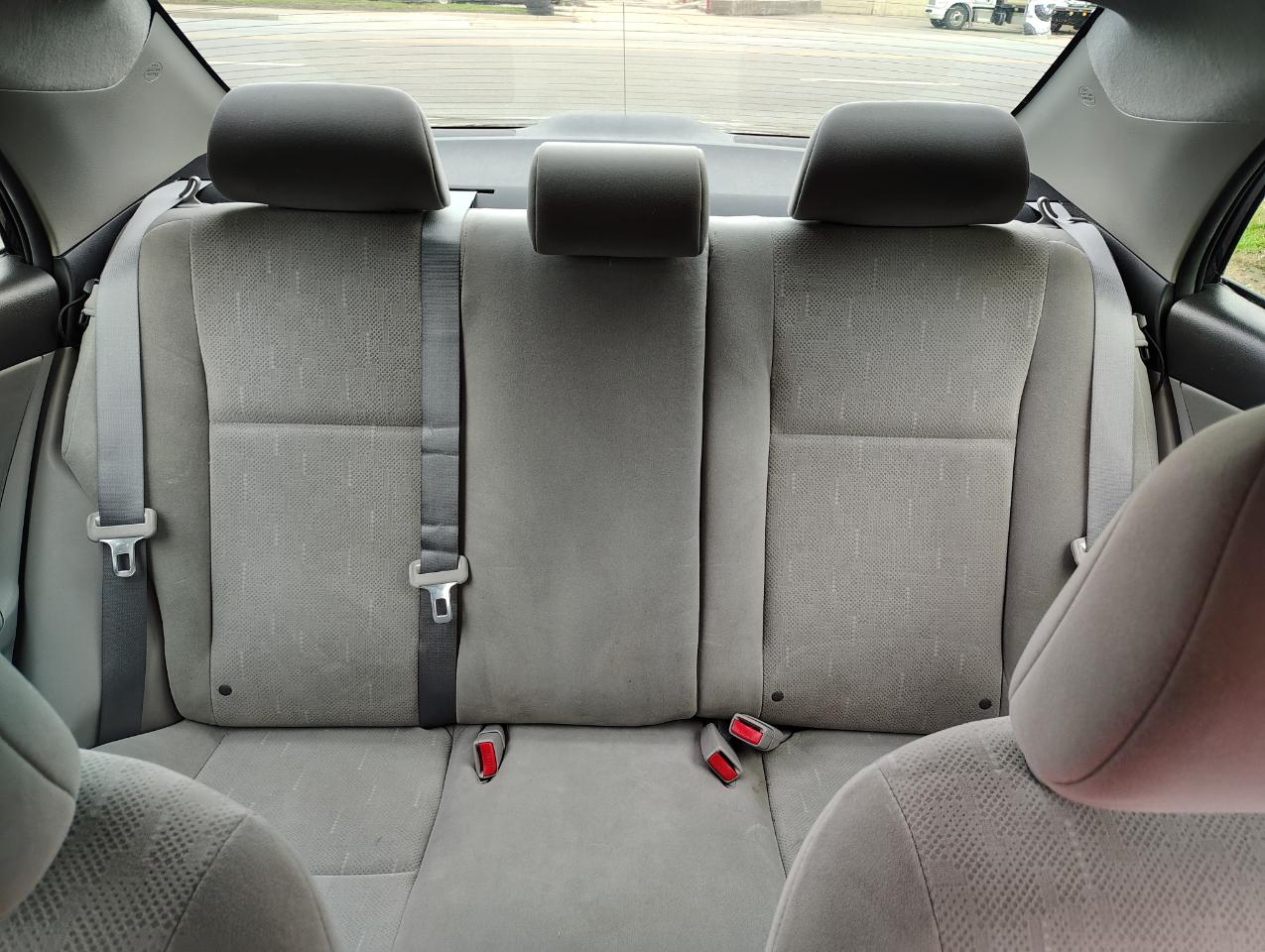 Toyota Corolla L 4-Speed AT 2012