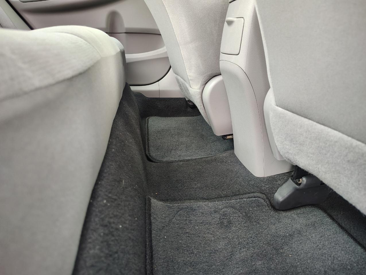 Toyota Corolla L 4-Speed AT 2012