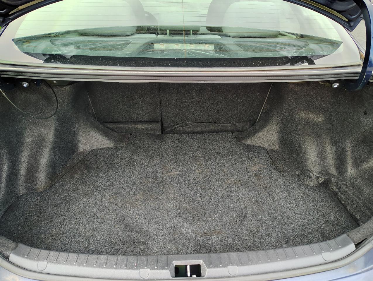 Toyota Corolla L 4-Speed AT 2012