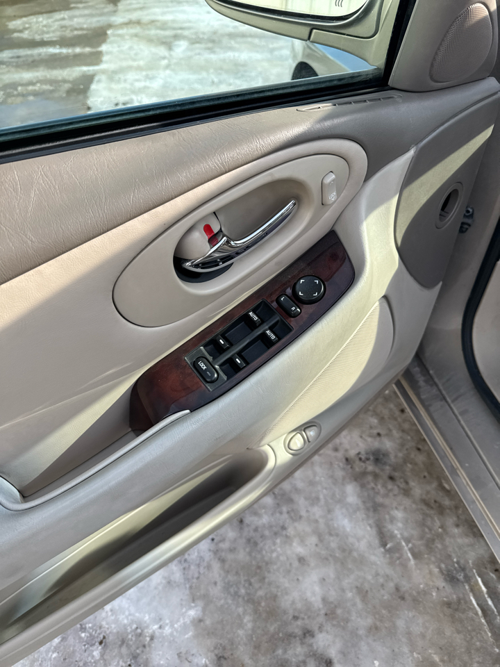 Oldsmobile Aurora 4dr Sdn 3.5L 2001