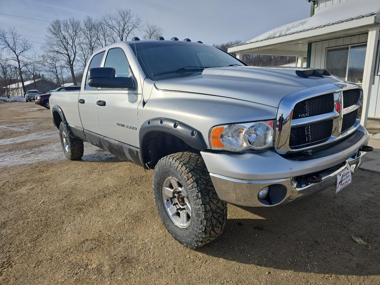 Dodge Ram 3500 4dr Quad Cab 140.5" WB 4WD SRW SLT 2003