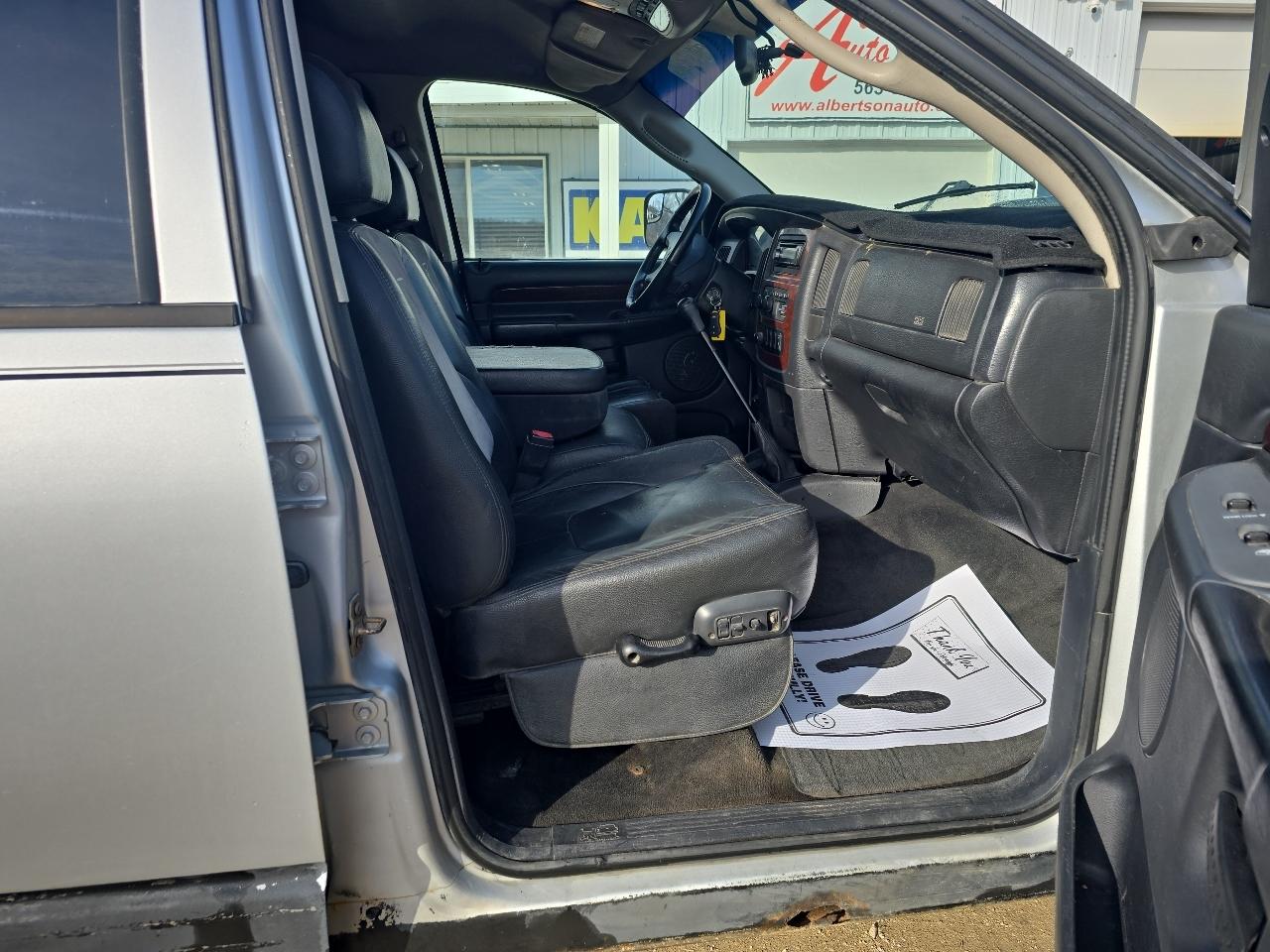 Dodge Ram 3500 4dr Quad Cab 140.5" WB 4WD SRW SLT 2003