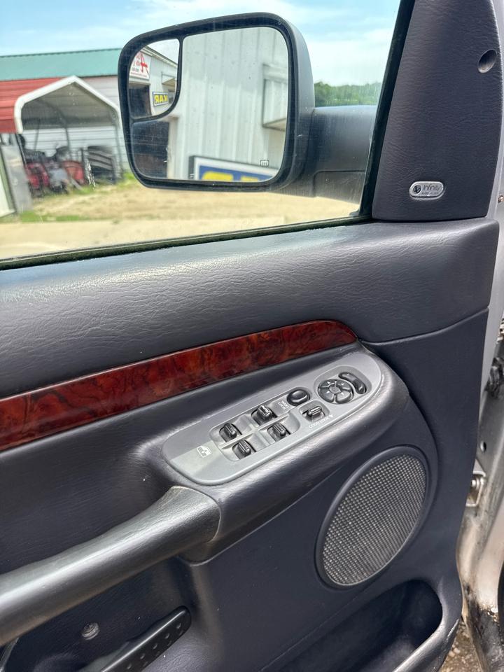 Dodge Ram 3500 4dr Quad Cab 140.5" WB 4WD SRW SLT 2003