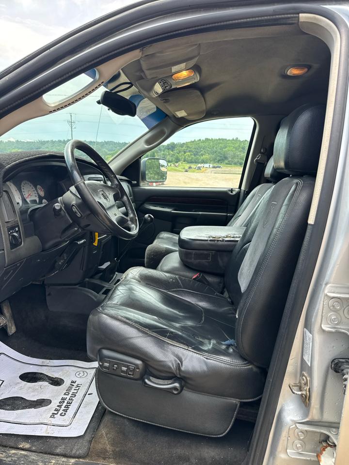 Dodge Ram 3500 4dr Quad Cab 140.5" WB 4WD SRW SLT 2003