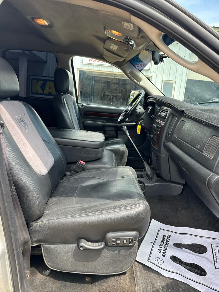 Dodge Ram 3500 4dr Quad Cab 140.5" WB 4WD SRW SLT 2003