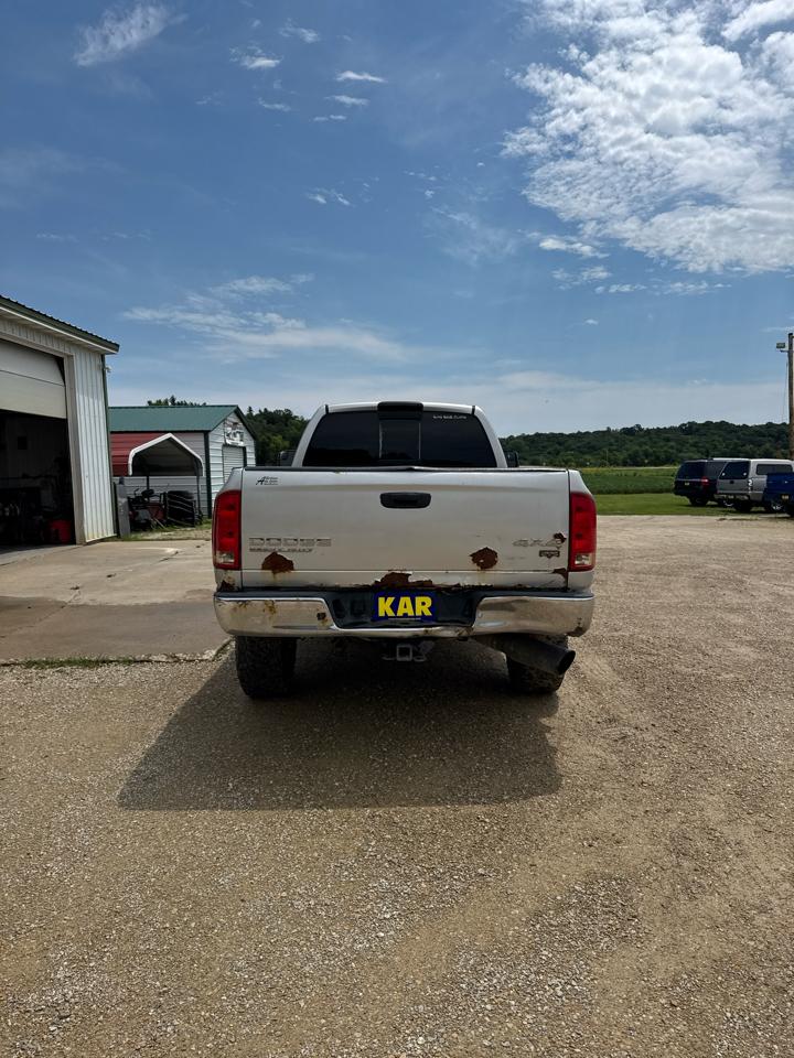 Dodge Ram 3500 4dr Quad Cab 140.5" WB 4WD SRW SLT 2003
