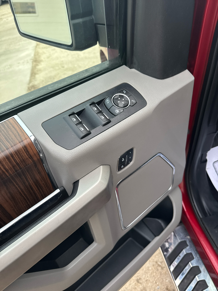 Ford F-150 2WD SuperCrew 157" Lariat 2015