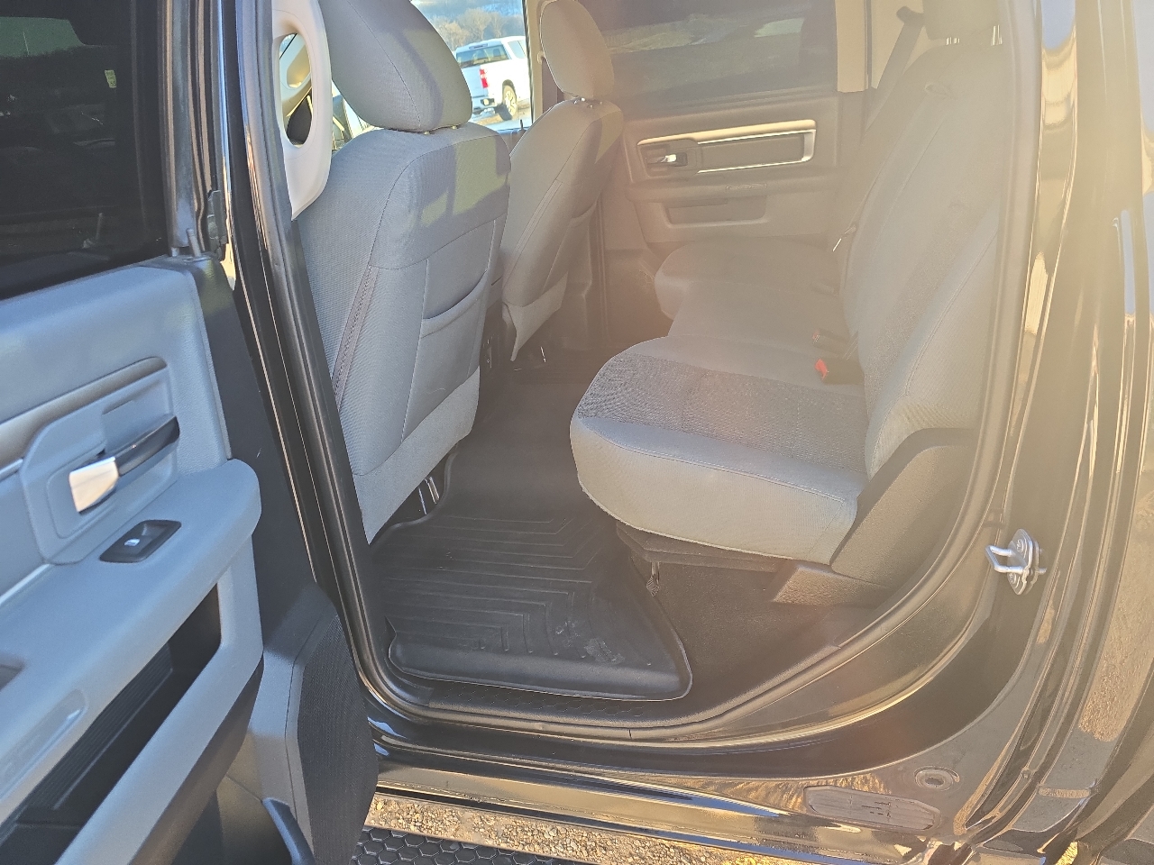 RAM 1500 4WD Crew Cab 140.5" Big Horn 2016