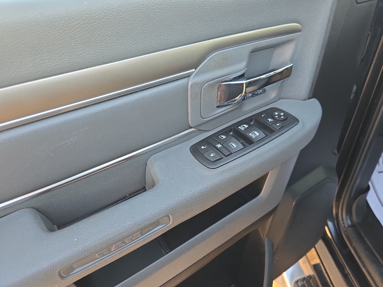 RAM 1500 4WD Crew Cab 140.5" Big Horn 2016