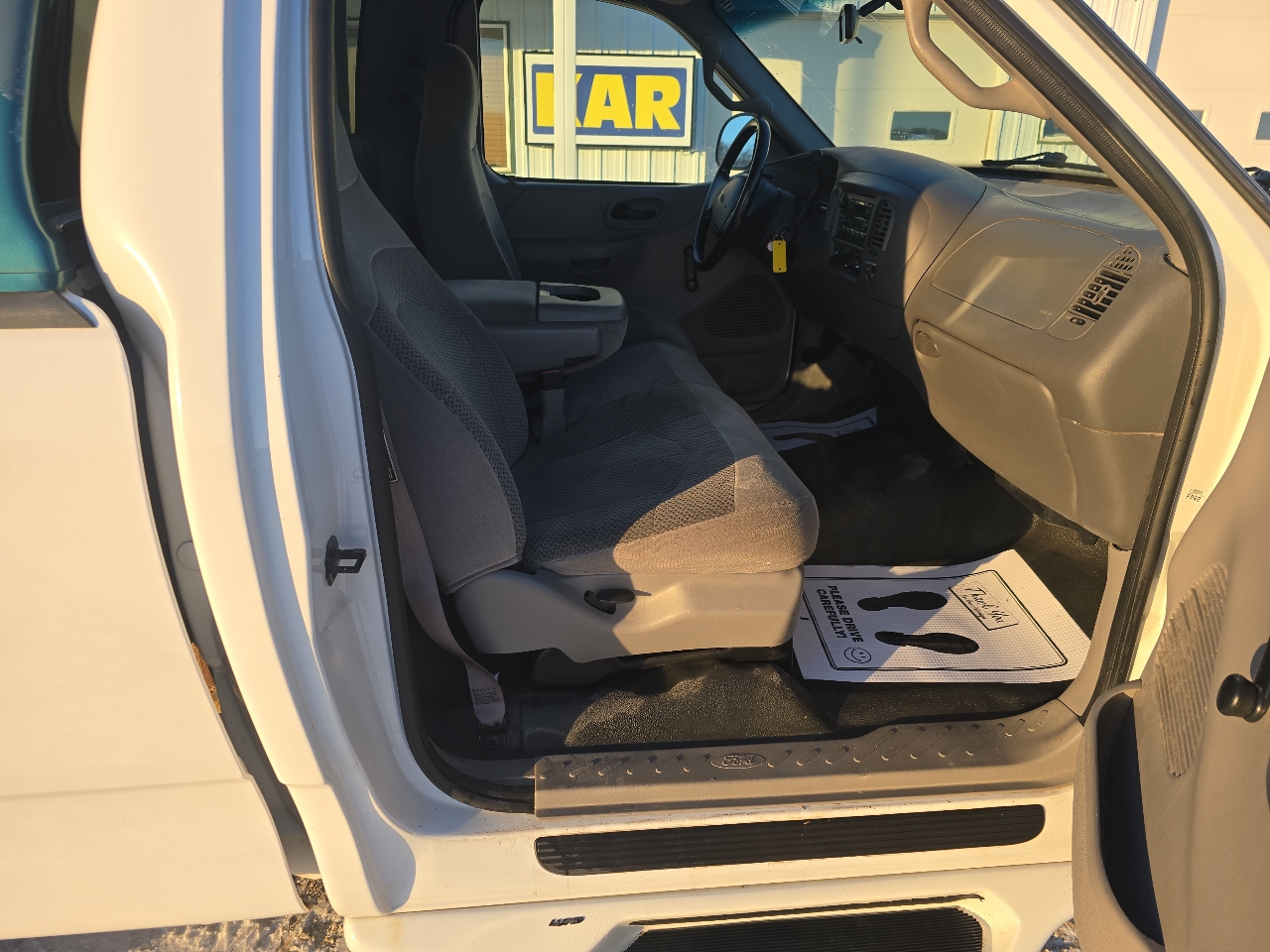 Ford F-150 XL 2WD Reg Cab 6.5' Box 2000