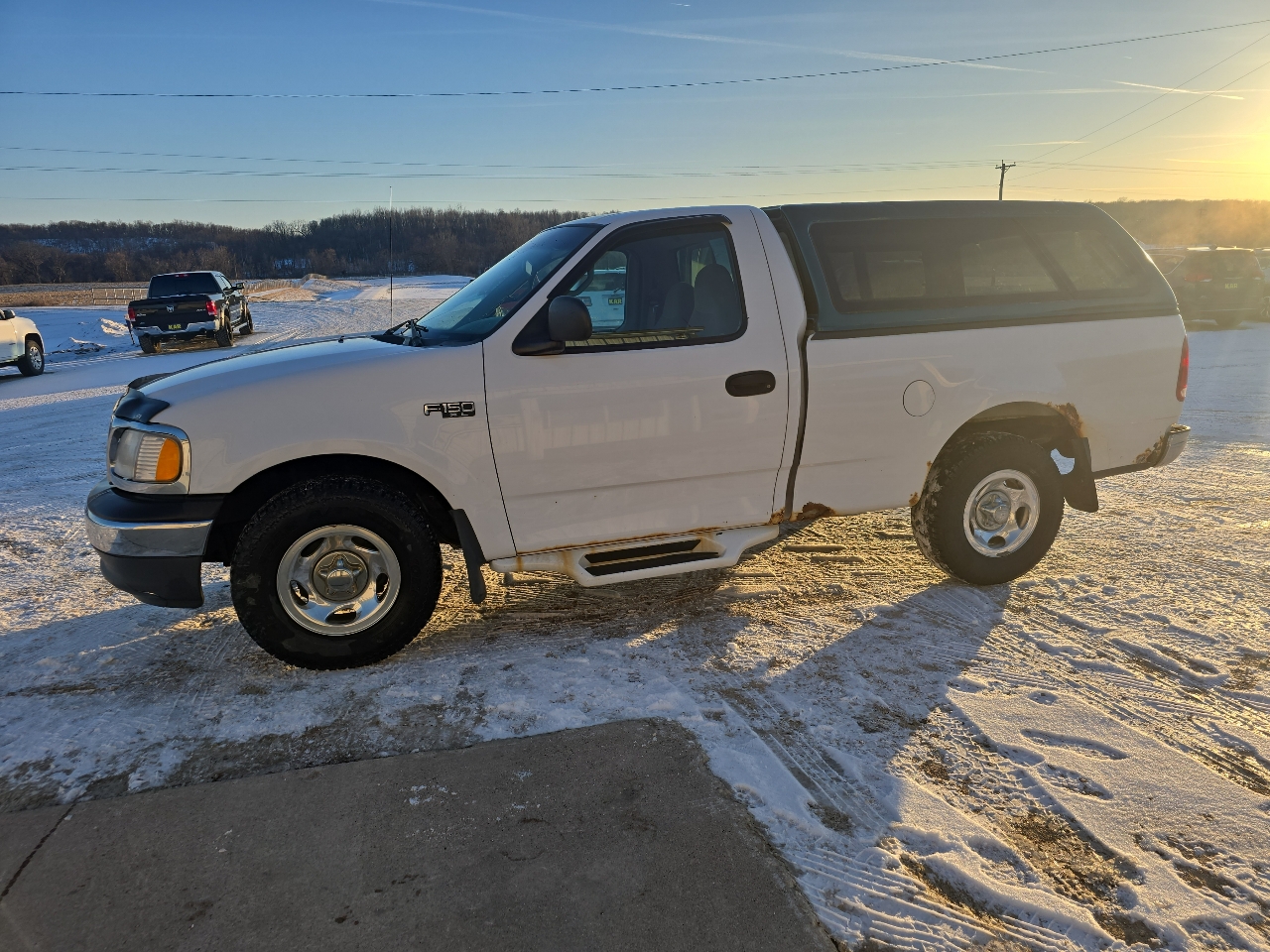 Ford F-150 XL 2WD Reg Cab 6.5' Box 2000