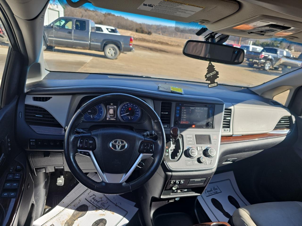 Toyota Sienna 5dr 7-Pass Van XLE Premium AWD (Natl) 2016