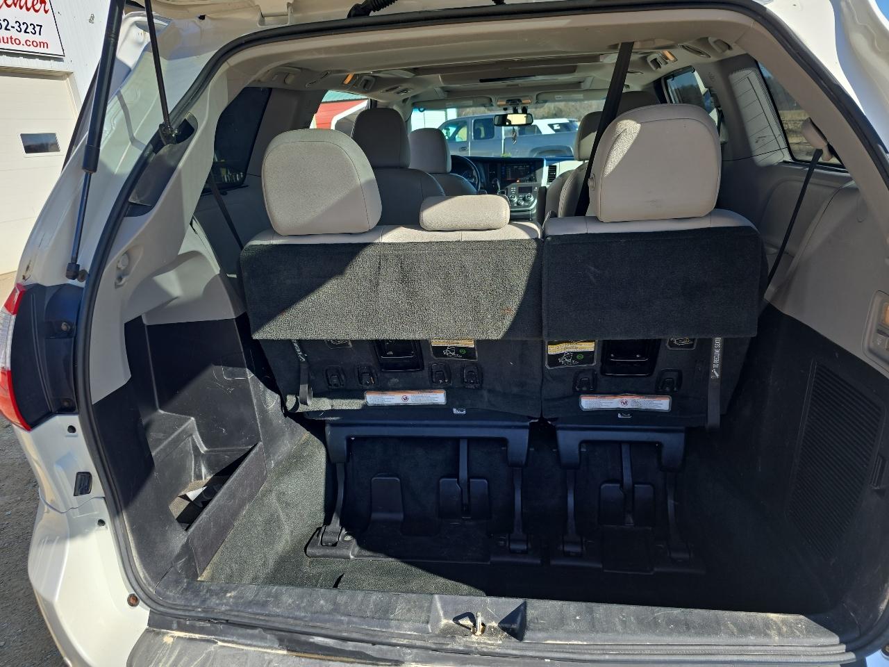 Toyota Sienna 5dr 7-Pass Van XLE Premium AWD (Natl) 2016