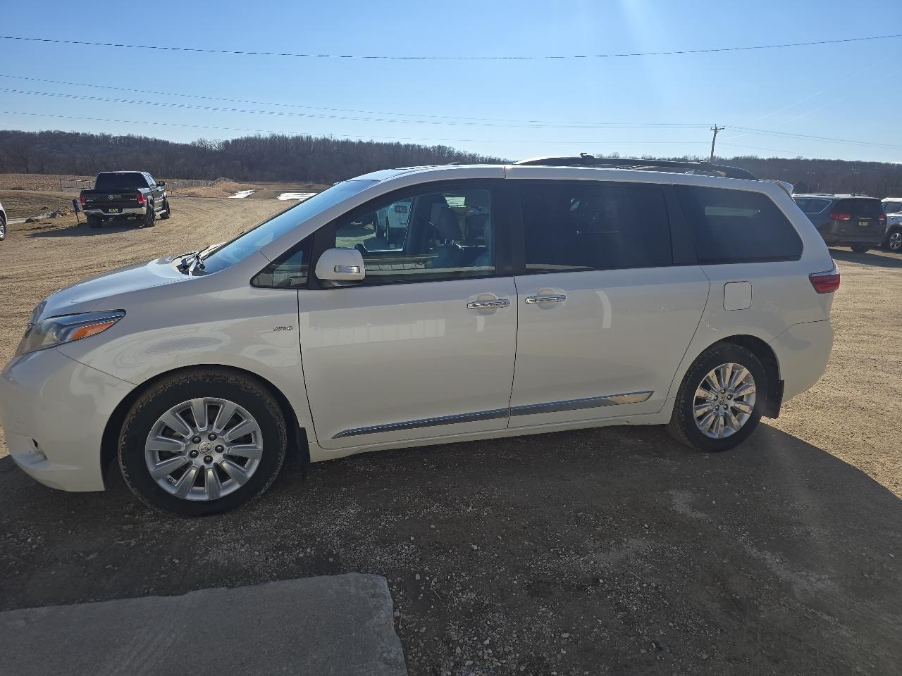Toyota Sienna 5dr 7-Pass Van XLE Premium AWD (Natl) 2016