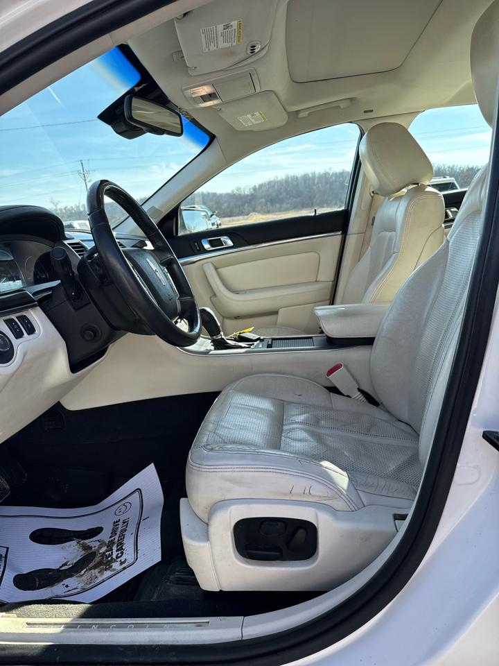 Lincoln MKS 4dr Sdn 3.7L FWD 2011