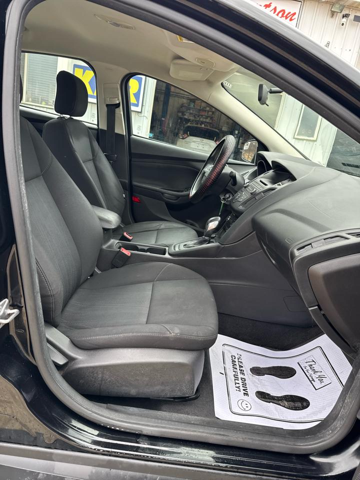 Ford Focus SE Sedan 2017