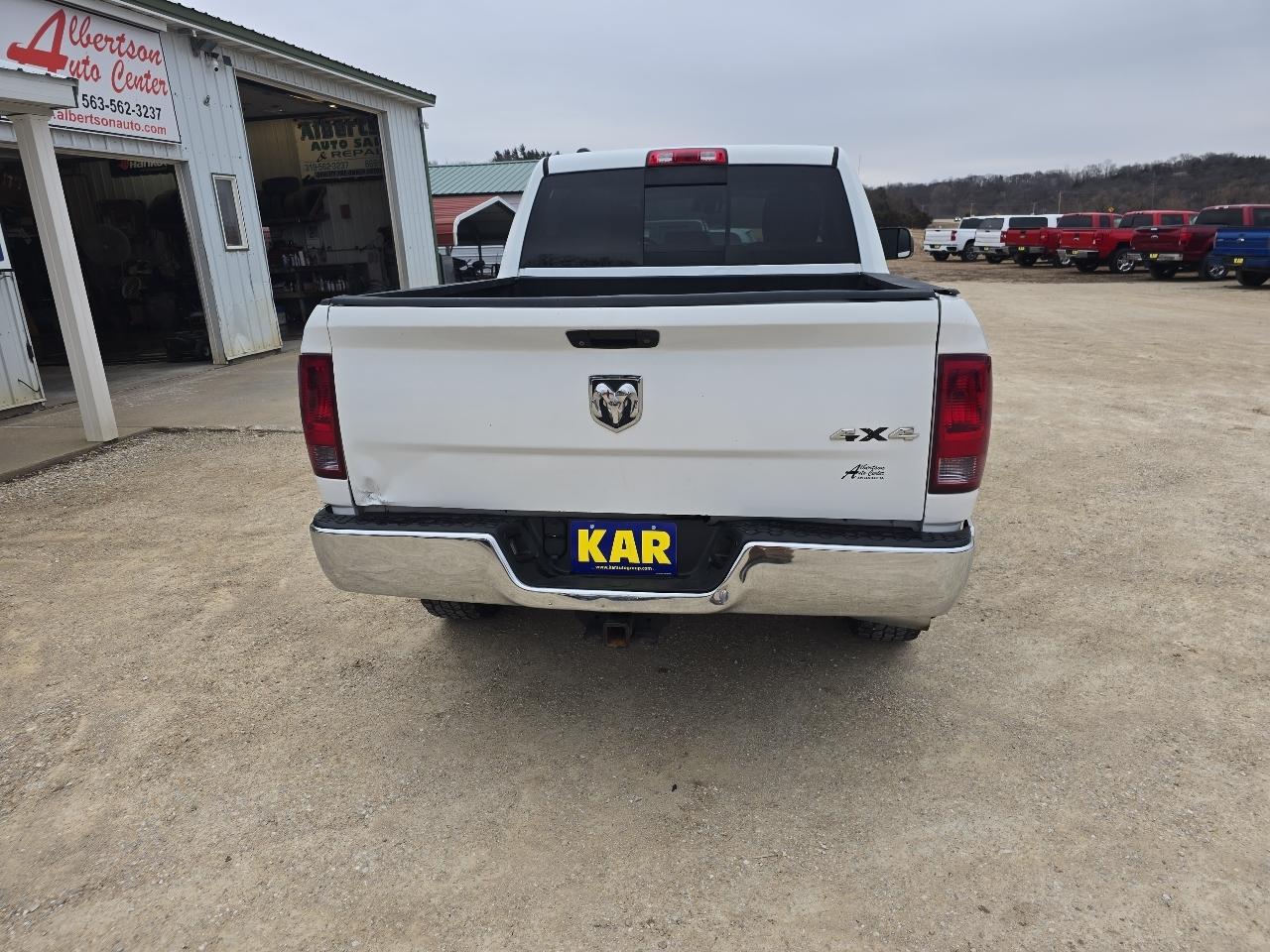 RAM 1500 4WD Crew Cab 140.5" SLT 2014