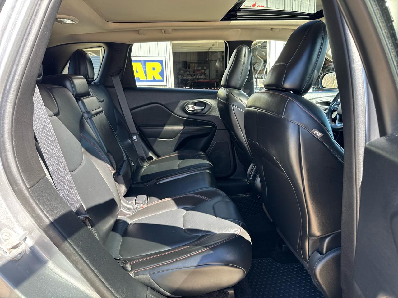 Jeep Cherokee 4WD 4dr Trailhawk 2015