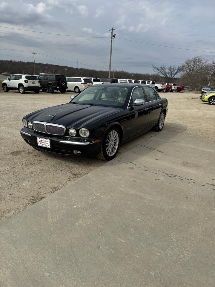 Jaguar XJ 4dr Sdn XJ8 L 2007