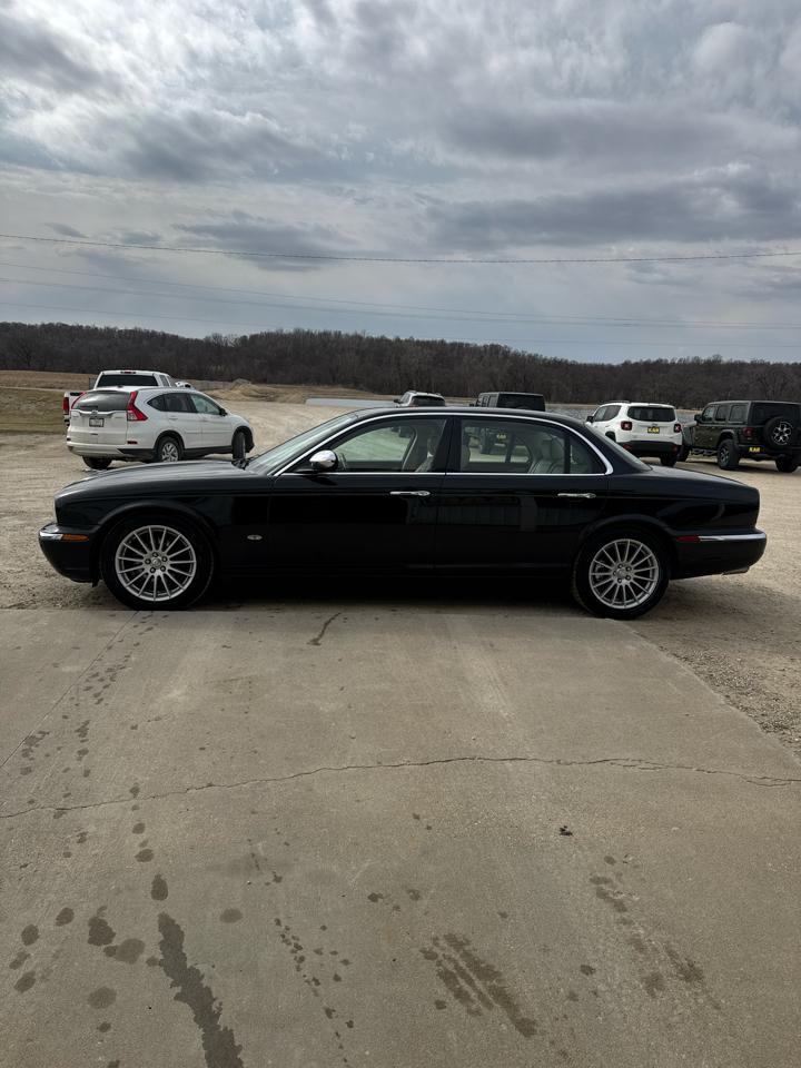 Jaguar XJ 4dr Sdn XJ8 L 2007