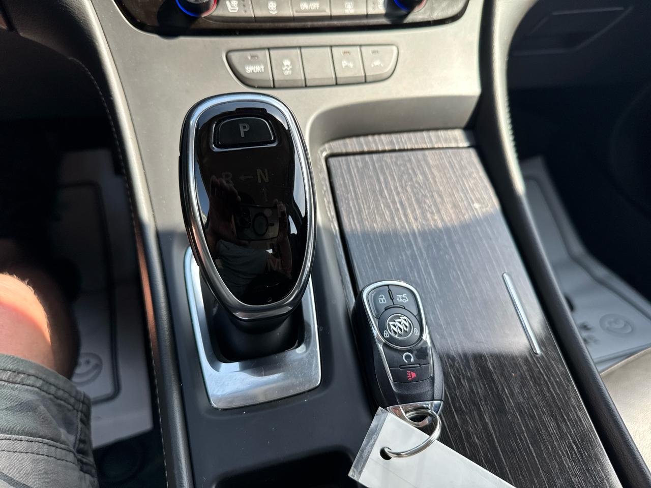 Buick LaCrosse 4dr Sdn Premium FWD 2017