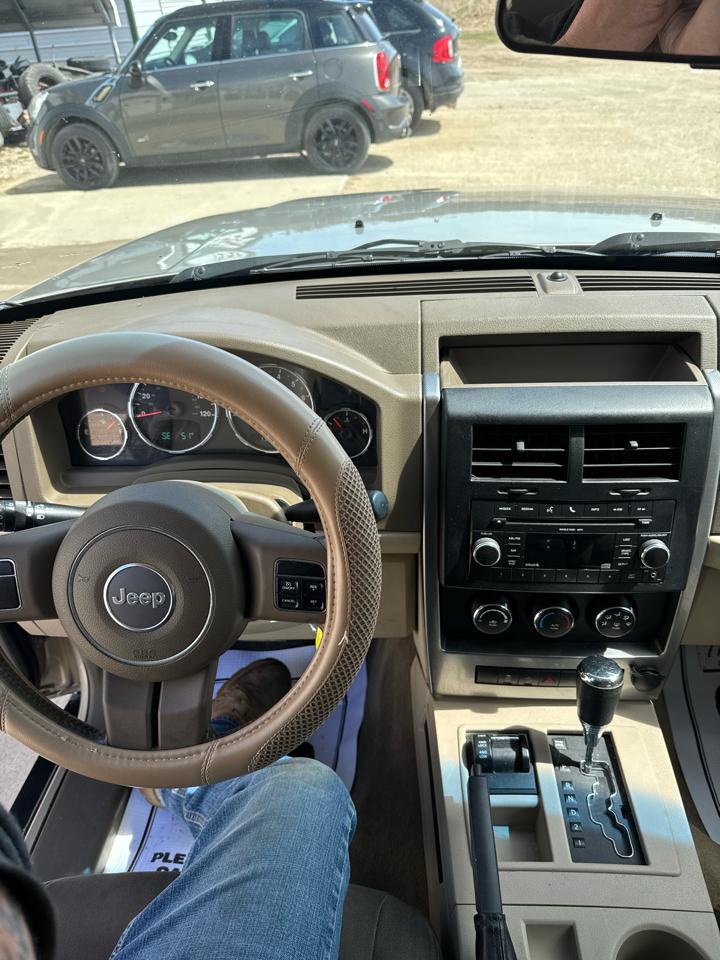 Jeep Liberty 4WD 4dr Sport 2011