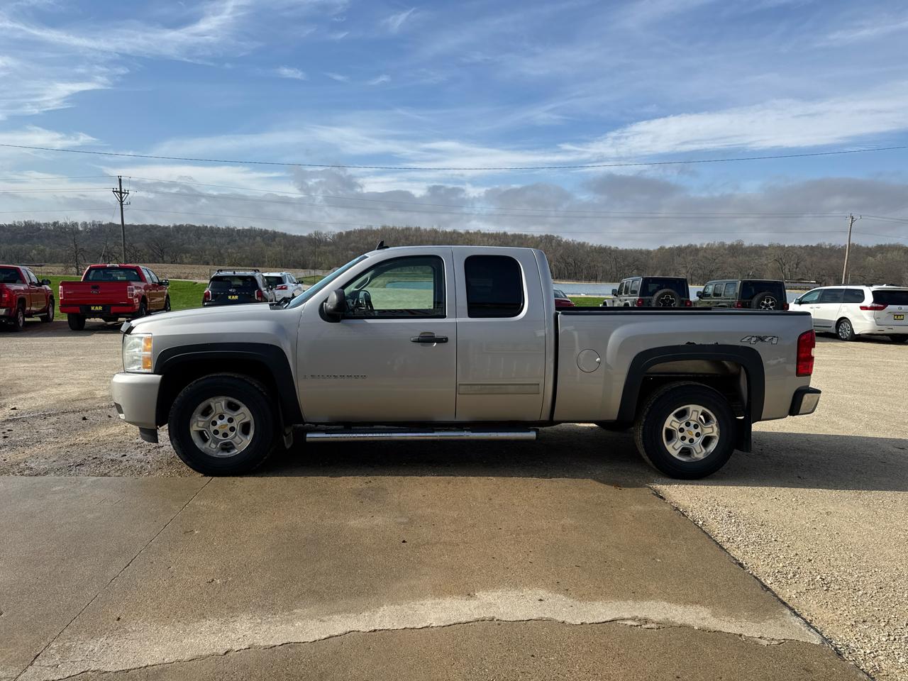 Chevrolet Silverado 1500 4WD Ext Cab 143.5" LT 2009