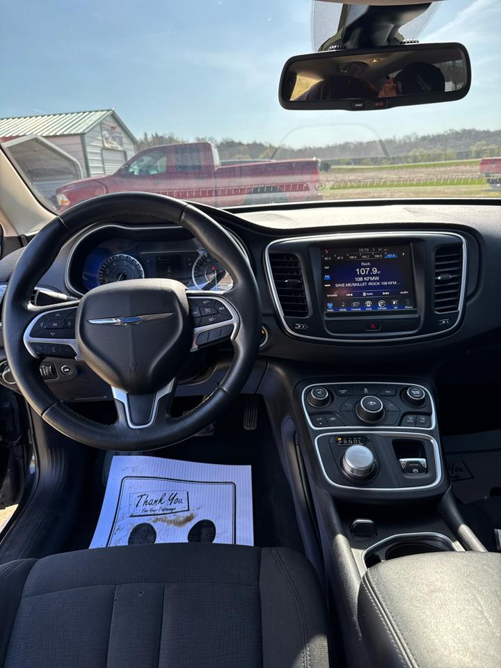 Chrysler 200 4dr Sdn Limited FWD 2016