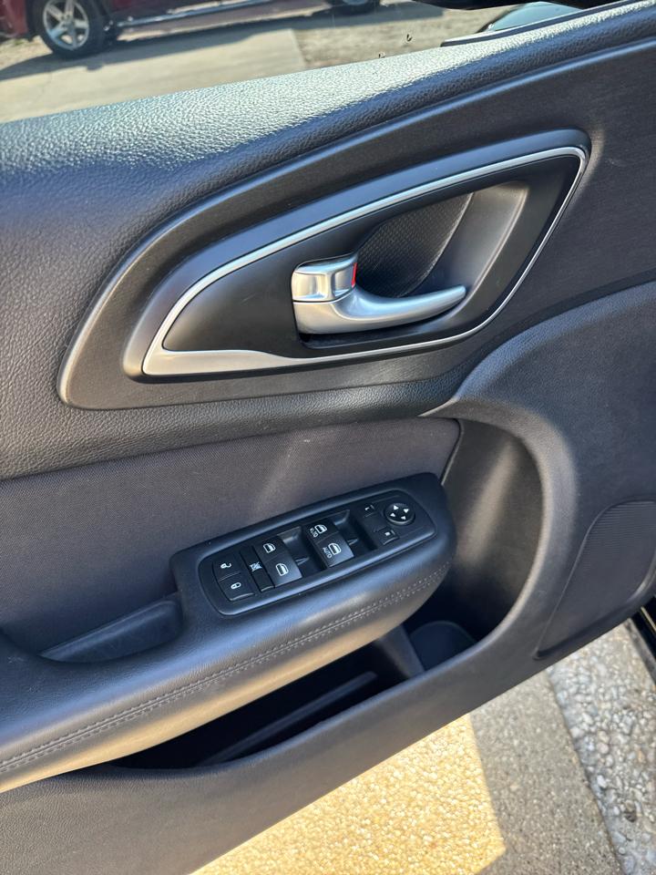 Chrysler 200 4dr Sdn Limited FWD 2016