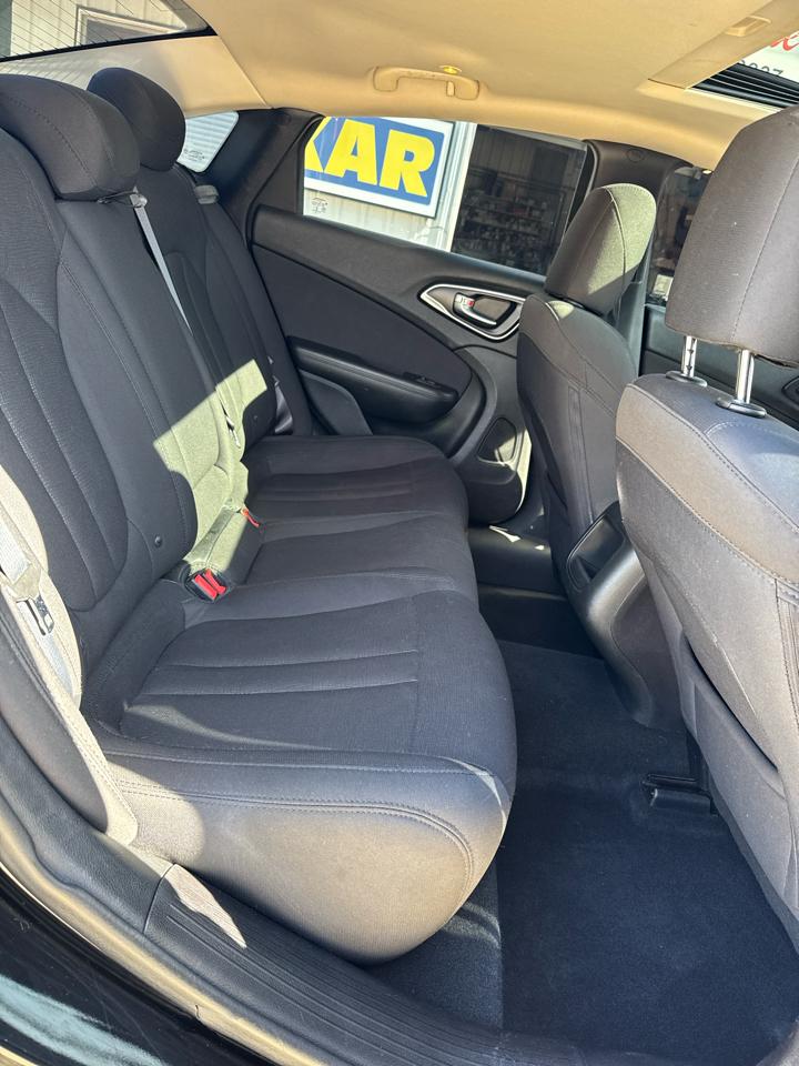 Chrysler 200 4dr Sdn Limited FWD 2016