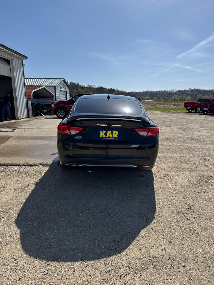 Chrysler 200 4dr Sdn Limited FWD 2016