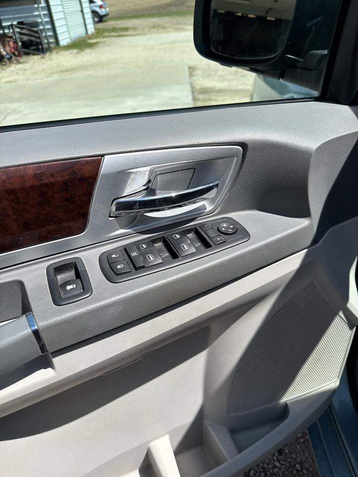 Chrysler Town & Country 4dr Wgn Touring 2010