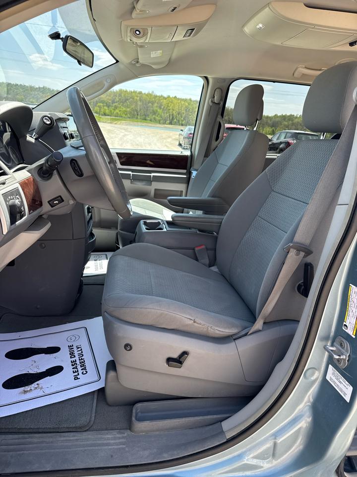 Chrysler Town & Country 4dr Wgn Touring 2010