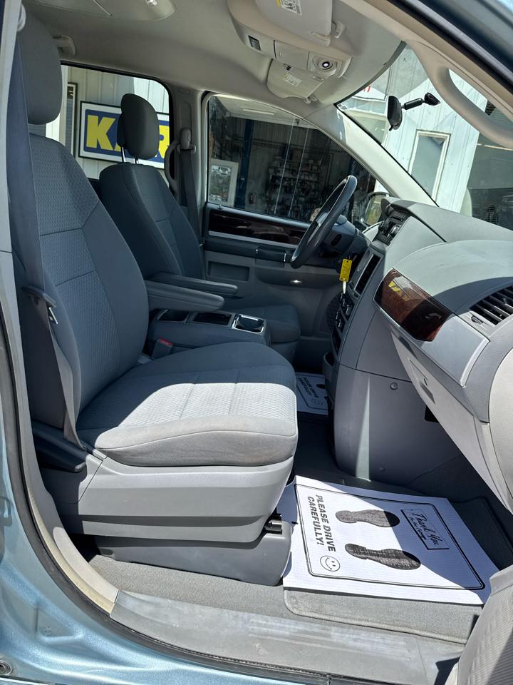 Chrysler Town & Country 4dr Wgn Touring 2010