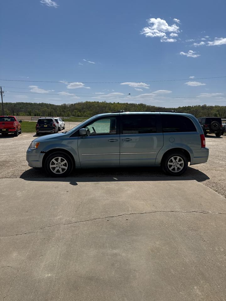 Chrysler Town & Country 4dr Wgn Touring 2010