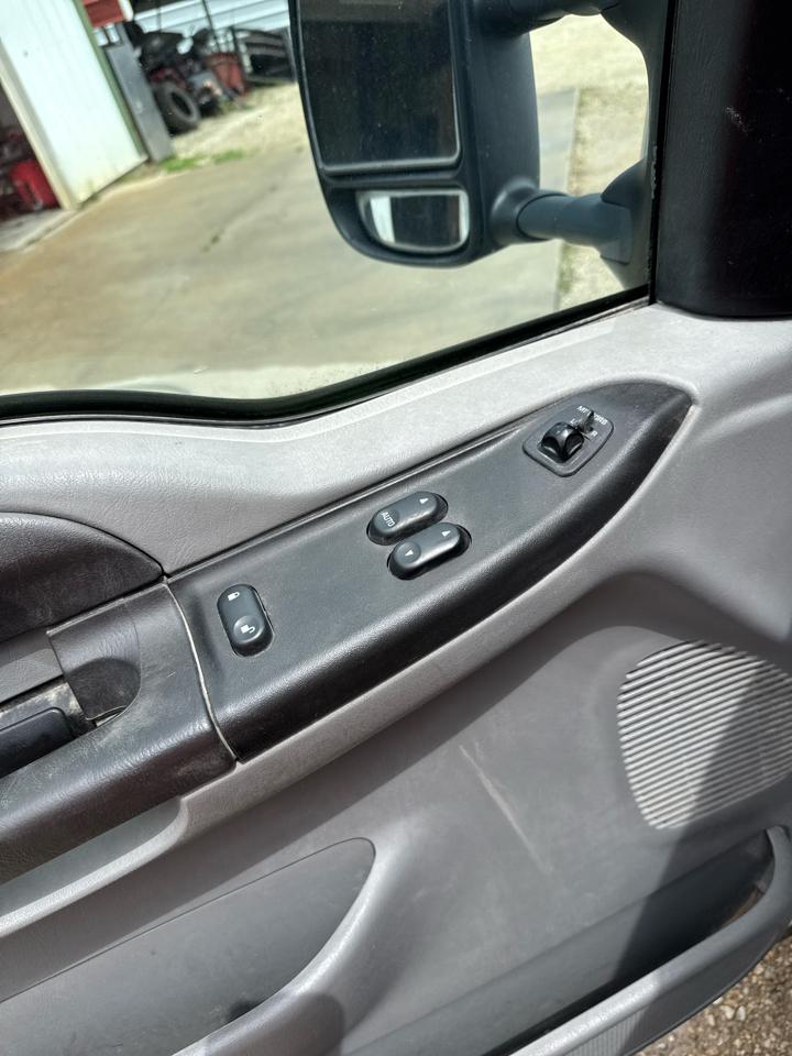 Ford Super Duty F-250 Supercab 142" Lariat 4WD 2005