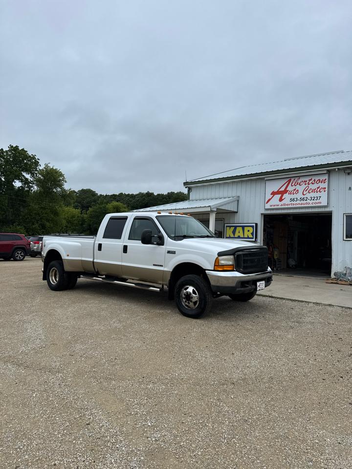Ford Super Duty F-350 DRW Lariat 4WD Crew Cab 8' Box 2000